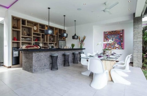 Sunset Road House | Cozy 4 BR Modern Villa in Seminyak, Large Pool, Perfect and Fantastic