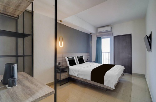 Bendungan Hilir House | Cozy Deluxe Double Near Stadion Utama w/Wifi