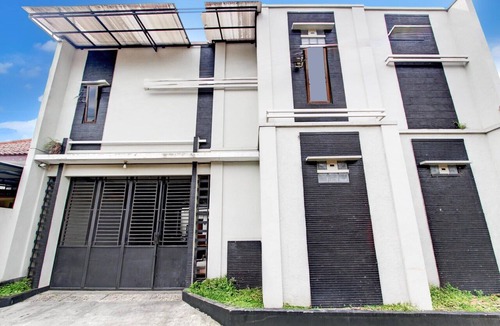 Purwokerto House | Cozy Double Escape W/Free WiFi and Parking