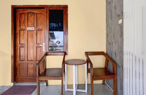Depok House | Cozy Double Escape W/Free WiFi and Parking
