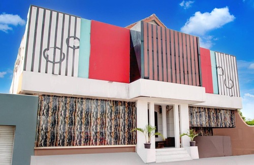 Depok House | Cozy Double Escape W/Free WiFi and Parking