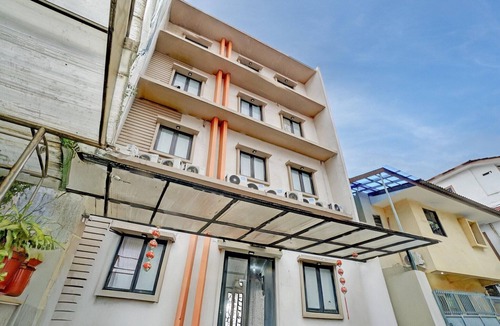 Old Jakarta House | Cozy Double Escape W/Free WiFi and Parking
