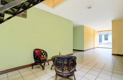 East Jakarta House | Cozy Double Escape W/Free WiFi and Parking