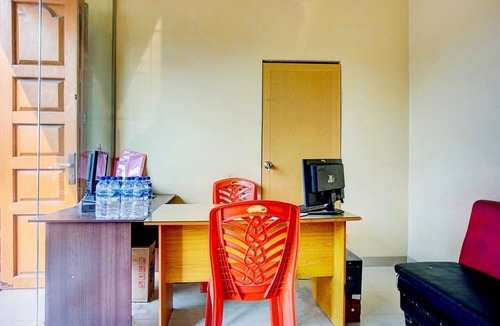 Medan House | Cozy Double Escape W/Free WiFi and Parking