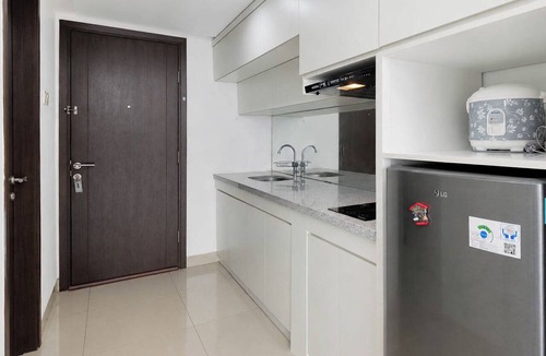 Jatinegara Apartment | Cozy Modern Living Studio At Apartment H Residence