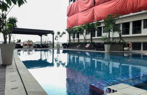 Duren Sawit Apartment | Cozy Studio at Gateway Park LRT City Jatibening Apartment By Travelio