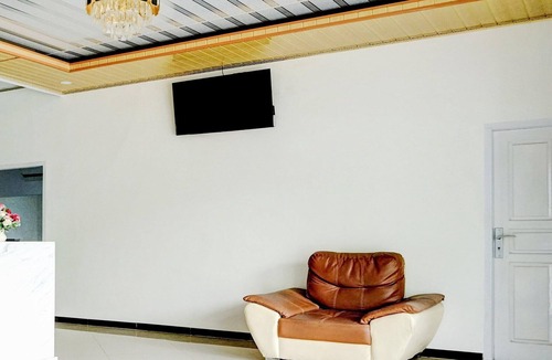 Padang House | Cozy Twin Escape in Indonesia with Parking Access