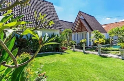 Mengwi Villa | Cozzy White House Villa Bali