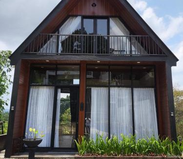 Megamendung Villa | Deju Cabin with Private Pool & Mountain View
