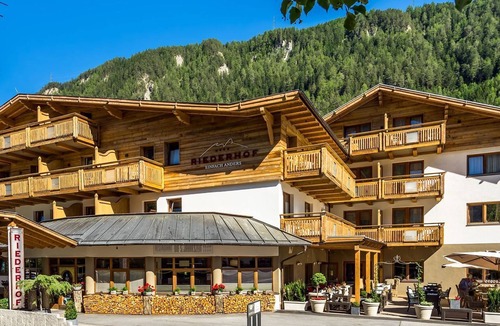 Ried im Oberinntal House | Deluxe Dorfblick - Hotel Riederhof Gmbh & Co KG
