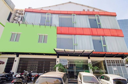 Bandung House | Deluxe Double near Paris Van Java