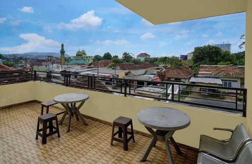 Bandar Lampung House | Deluxe Retreat Near Pahoman Stadium