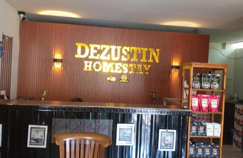 Manggelewa House | Dezustin Homestay