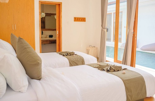 Lovina Bed & Breakfast | Dolphin 4 – Deluxe Twin Room in New Villa on Lovina Beach