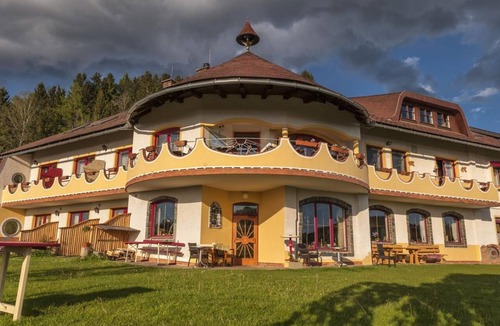Eberstein House | Doppelzimmer Niklas-ilmar - Lehmbaudachzimmer - Biolandhaus Arche