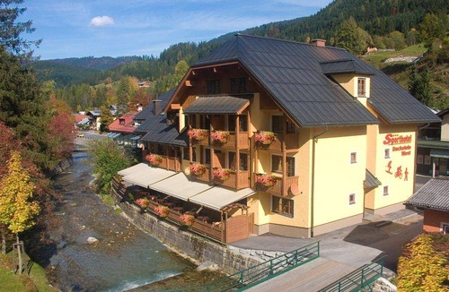 Annaberg im Lammertal Hotel | Double room, shower, toilet