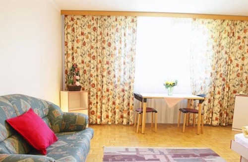 Innsbruck House | Double room standard with shower od. Bathroom, toilet - Hotel Karwendel