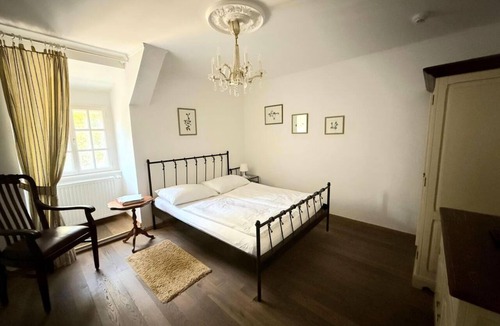Halbturn House | Einzelzimmer mit Dusche, WC - Wohnen im Schloss - Knappenstöckl