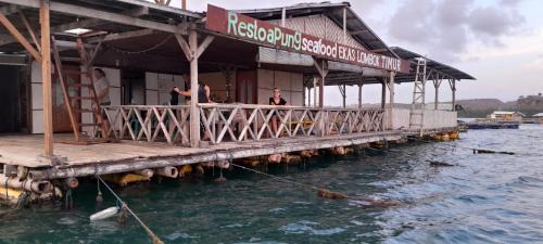 Jerowaru House | Ekas beach floating Room and suite