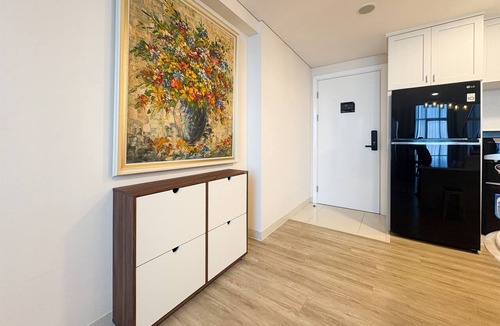 Surabaya Apartment | Elegant Spacious Studio Loft At Apartment Vieloft Soho Dan Sky Residence