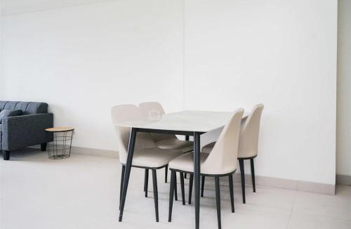 Pagedangan Apartment | Enjoy Living 2BR Apartment at Carstensz Residence By Travelio