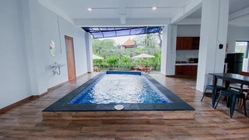 Babakan Hotel | Escotel Majestica