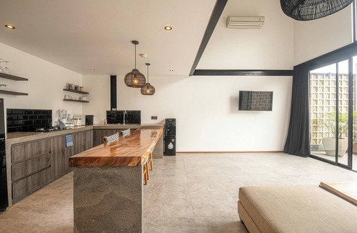 Munggu Apartment | Expansive Loft 200m from Canggu Beach Haven Part of Noma Estate