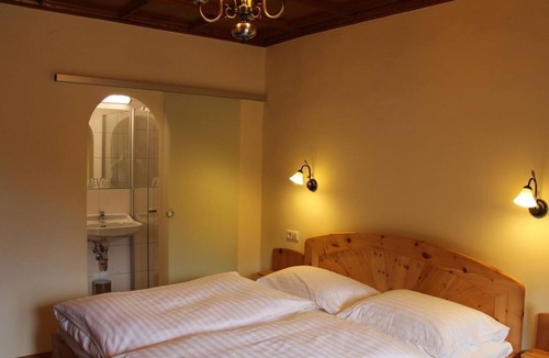 Mauterndorf Hotel | Family room with shower, WC - Hotel Post Mauterndorf OG