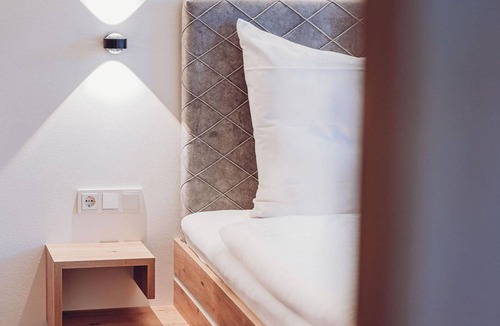 Mittelberg Apartment | Fellhornblick: Doppelzimmer Nr. 109 - Alpengasthof Hörnlepass