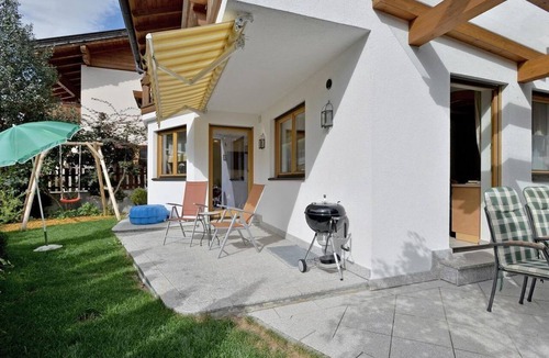 Soell Apartment | Ferienhaus Siglinde - Holiday home, shower and bath, WC, 5 bedrooms, sauna