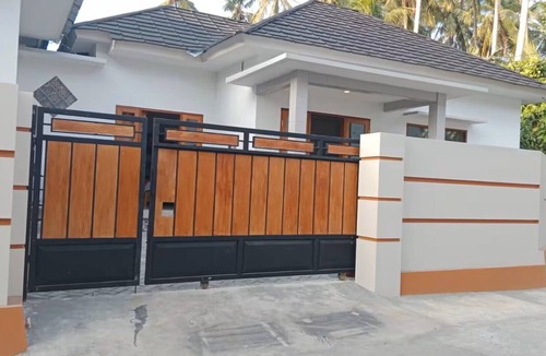 Senggigi House | Fully equipped town house in popular fishing village