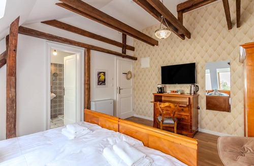 Revfulop Hotel | Fulop Panzio-Goldenrod Room, Révfülöp, Hungary