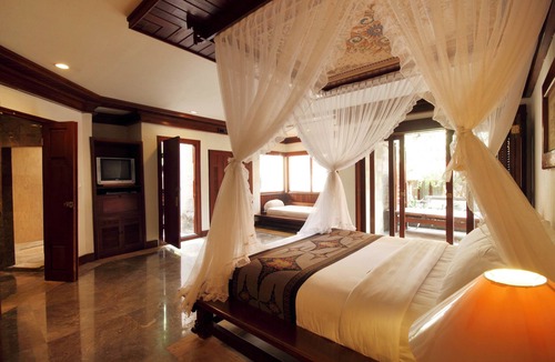 Batubelig Hotel | Grand Balisani Suites Hotel