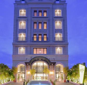 Central Yogyakarta Hotel | Grand Senyum Hotel, Tugu Yogyakarta