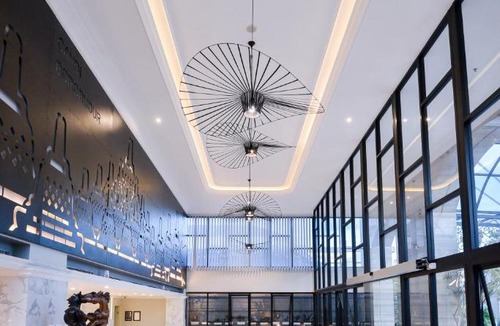 Central Yogyakarta Hotel | Grand Senyum Hotel, Tugu Yogyakarta