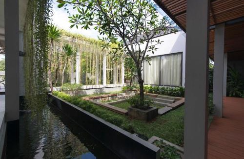 East Jakarta House | Green Minimalist