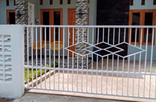 Mertoyudan House | Griya Hafara Home Stay