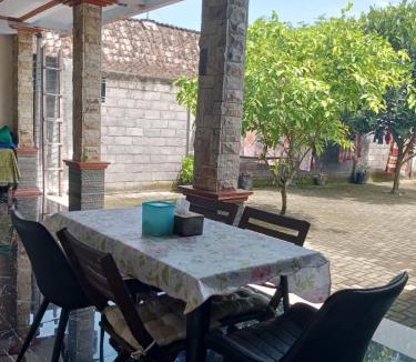 Mertoyudan House | Griya tee homestay syariah