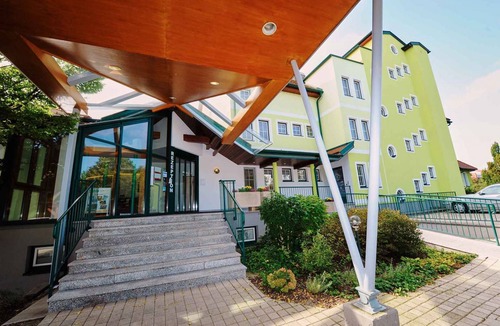 Lutzmannsburg Apartment | Holiday apartment with steam bath and sauna