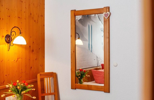 Ischgl Apartment | Holiday Apartment "Alpenflora 2" with Mountain View, Balcony & Wi-Fi