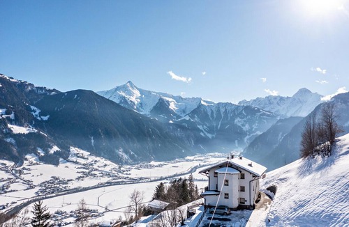 Hippach Apartment | Holiday Apartment 'Fewo Innerspielleiten 24 Guests' with Mountain View, Terrace & Wi-Fi