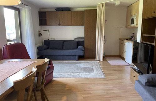 Riezlern Apartment | Holiday Apartment Gruppenferienwohnung am Auweg with Mountain View, Garden & Wi-Fi