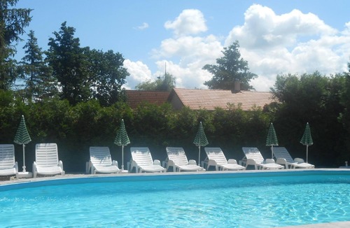 Balatonmariafurdo Apartment | Holiday flat with pool, air conditioning, wifi directly on the lake