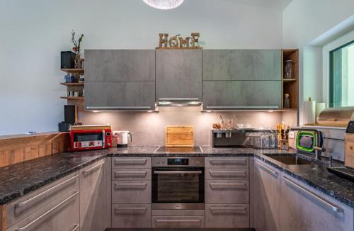 Schiefling am See House | Holiday Home Sonnenteich-Haus by Interhome
