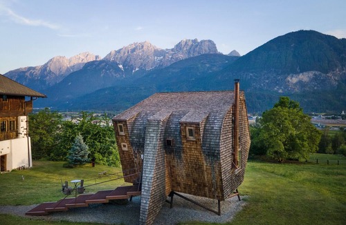 Lienz House | Holiday Home 'Ufogel' with Mountain View, Wi-Fi and Air Conditioning