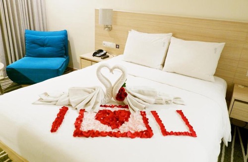 Semarang Hotel | Holiday Inn Express Semarang Simpang Lima by IHG