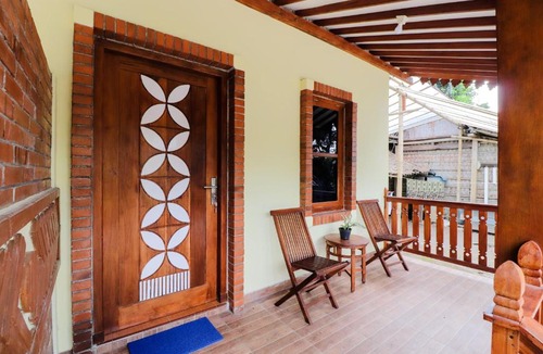 Borobudur Hotel | Homestay Nike Bed