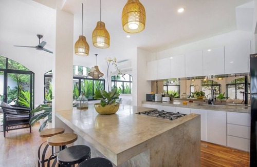 Dyanapura Villa | Homey 5 BR Villa In Seminyak