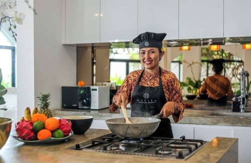 Dyanapura Villa | Homey 5 BR Villa In Seminyak