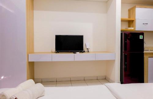 Bumi Serpong Damai Apartment | Homey Studio at Casa De Parco Apartment By Travelio